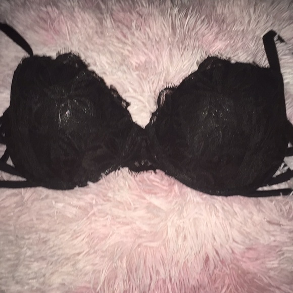 Victoria’s Secret 34D push up bra - Picture 1 of 4